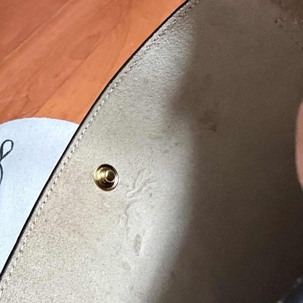 Longchamp Black Bucket Bag with Cream Interior - Picture 4 of 6